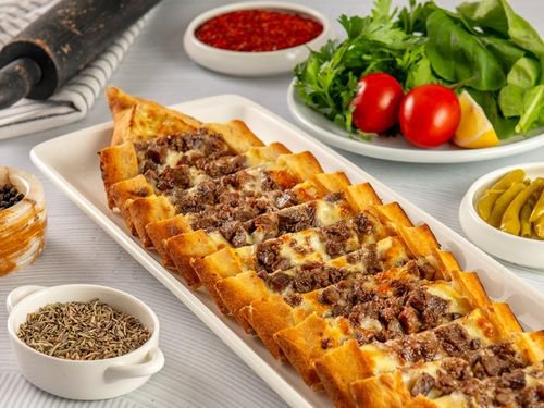 Kavurmalı Kaşarlı Pide