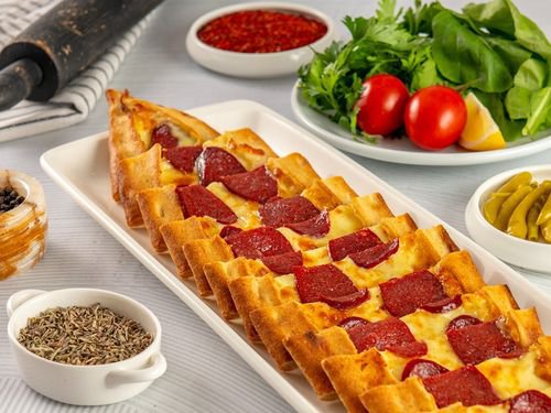 Kaşarlı Sucuklu Pide