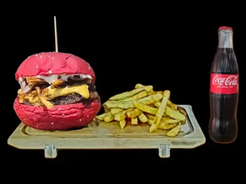 Red Triplex Demi Glace Burger Menü