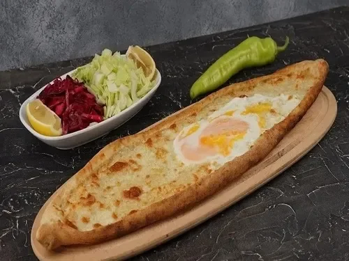 Kaşarlı Yumurtalı Pide