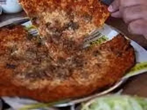 Kavurma Kaşarlı Lahmacun