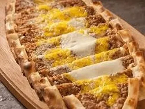Kıymalı Yumurtalı Pide