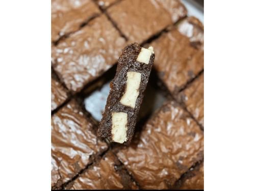 Beyaz Çikolatalı Brownie (Dilim)