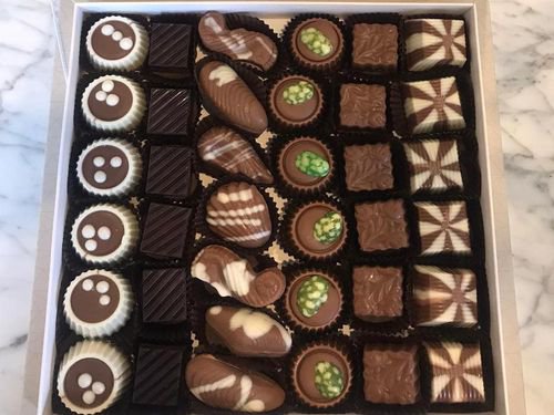 Spesiyal Dolgulu Çikolata Çini Desenli Kutu (500 g)