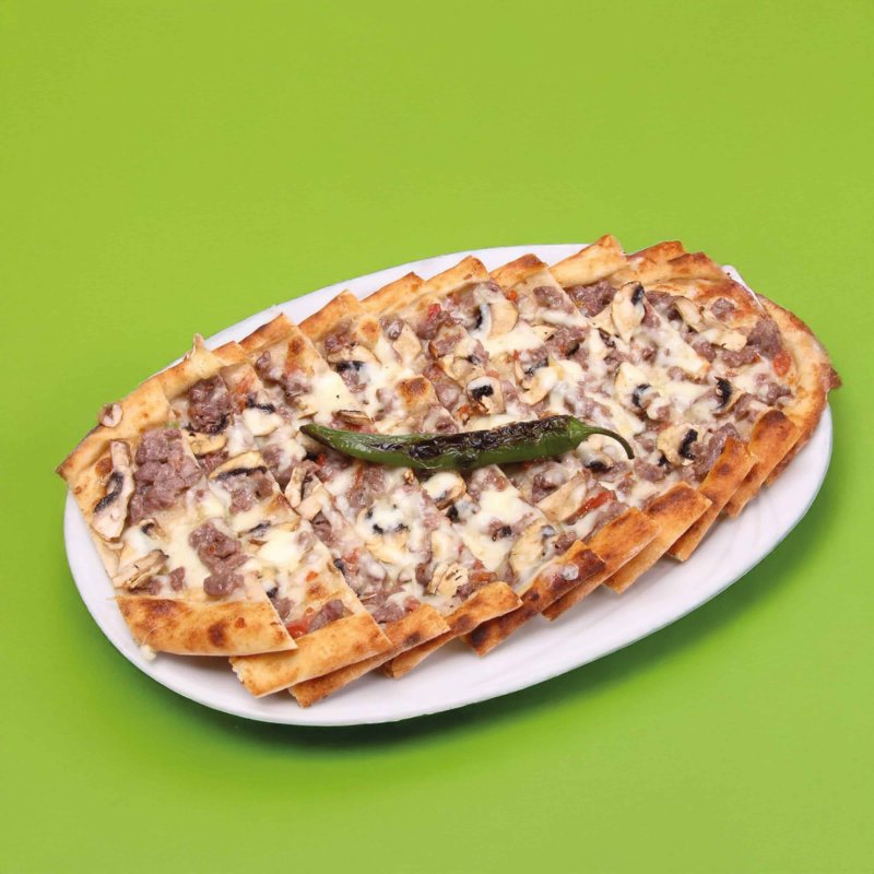 Kıymalı Kaşarlı ve Mantarlı Pide