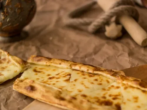 Mozzarella Peynirli Pide