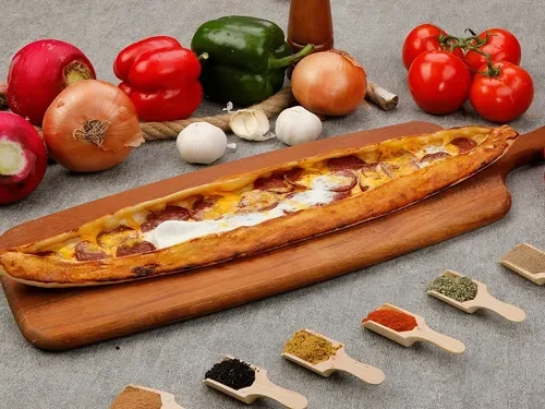 Sucuklu Yumurtalı Pide