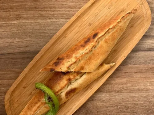 Kavurmalı Pide (Kapalı)