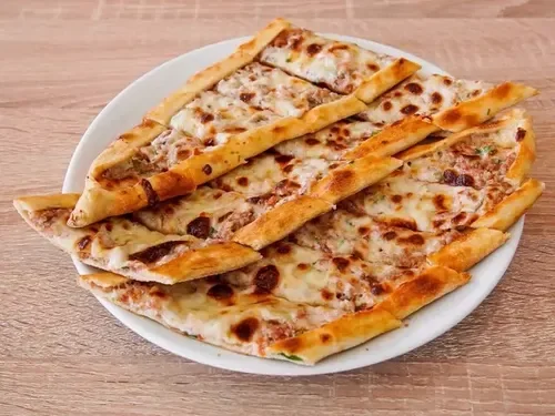 Kıymalı Kaşarlı Pide