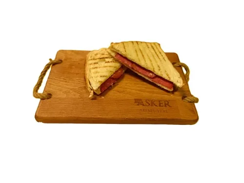 Kare Sucuklu Tost