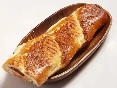 Yarım Ekmek Sucuklu Kaşarlı Tost