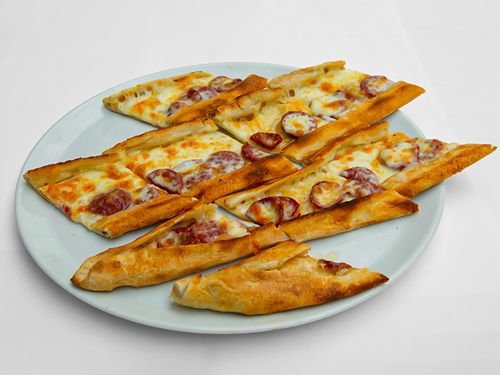 Sucuklu Kaşarlı Pide