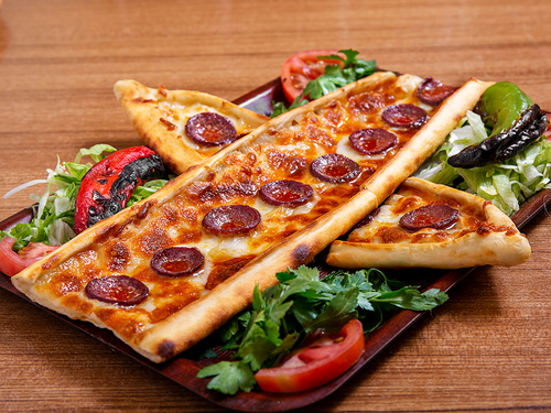 Kaşarlı Sucuklu Pide