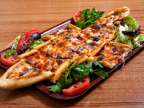 Kavurmalı Kaşarlı Pide