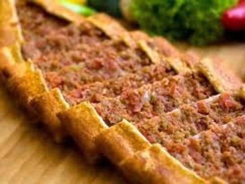 Kıymalı Yumurtalı Pide