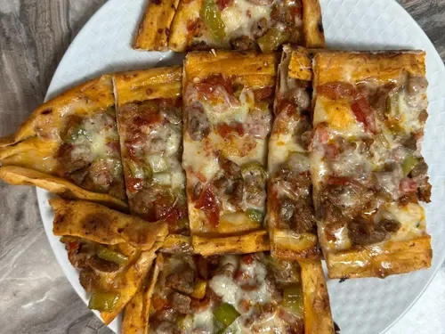 Kuşbaşılı Kaşarlı Pide