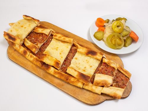 Kıymalı Kaşarlı Pide