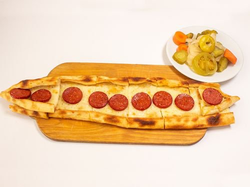 Kaşarlı Sucuklu Pide