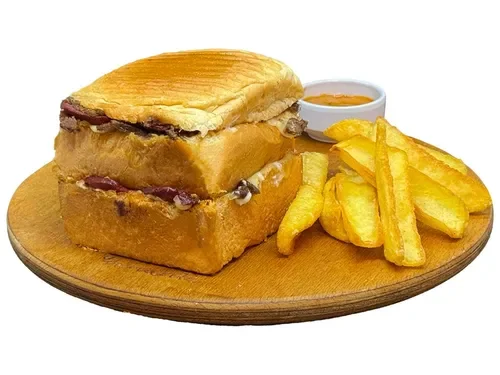 Kavurmalı Karışık Tost