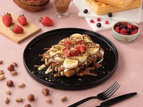 Sütlü & Beyaz Çikolatalı Muzlu Çilekli Waffle (Küçük)