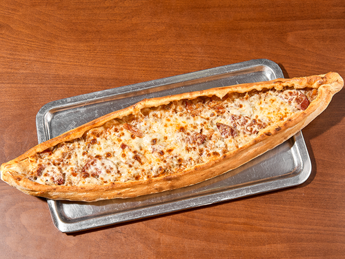 Kuşbaşılı Kaşarlı Pide