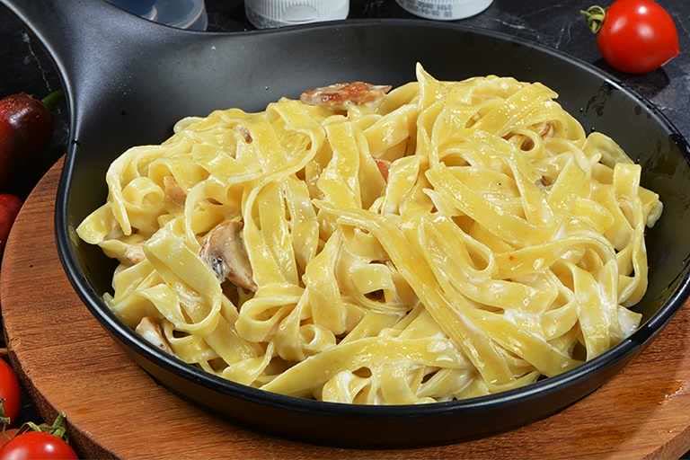 FETTUCCINE ALFREDO