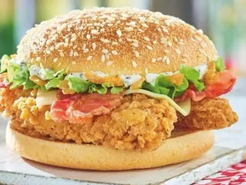 Cheddar Soslu Tavuk Burger (100 g)