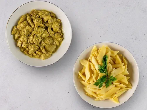 Kremalı Köri Soslu Tavuk & Makarna