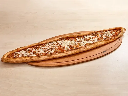 Kuşbaşılı Kaşarlı Pide
