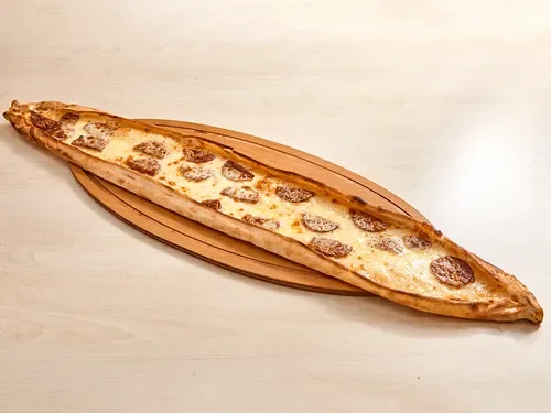Sucuklu Kaşarlı Pide