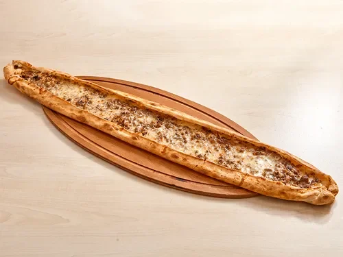 Kavurmalı Kaşarlı Pide