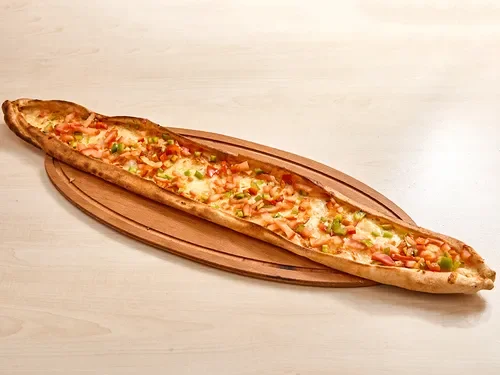 Kaşarlı Sebzeli Pide