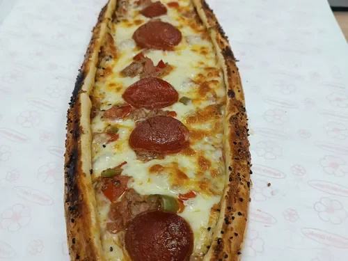 Sucuklu Kaşarlı Pide