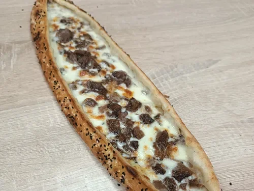 Kıymalı Kaşarlı Pide