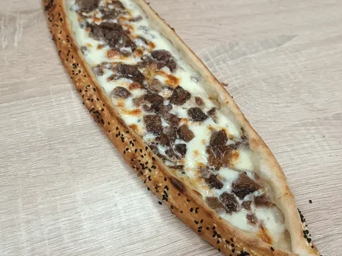 Kavurmalı Kaşarlı Pide