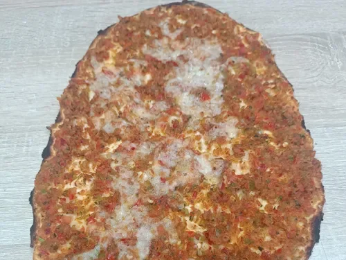 Kaşarlı Lahmacun