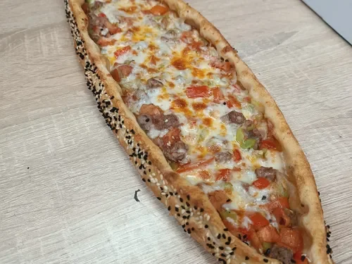 Kuşbaşılı Kaşarlı Pide