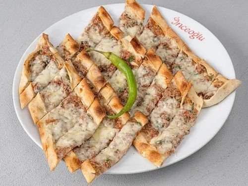 Kıymalı Kaşarlı Pide