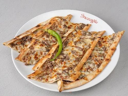 Kuşbaşı Kaşarlı Yumurtalı Pide