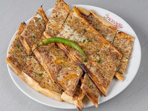 Kıymalı Yumurtalı Pide