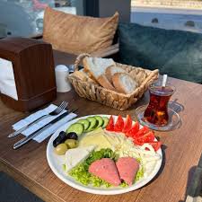 KAHVALTI VE ATIŞTIRMALIKLAR