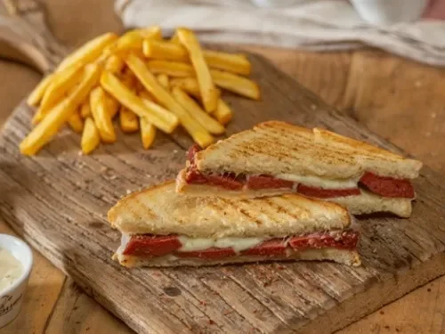 Sucuk & Kaşar Tost