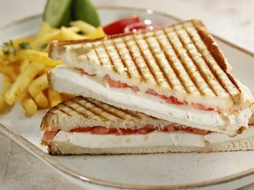 Beyaz Peynir Domates Tost