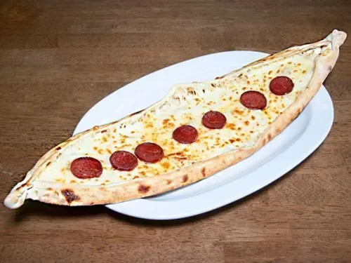 Kaşarlı Sucuklu Pide