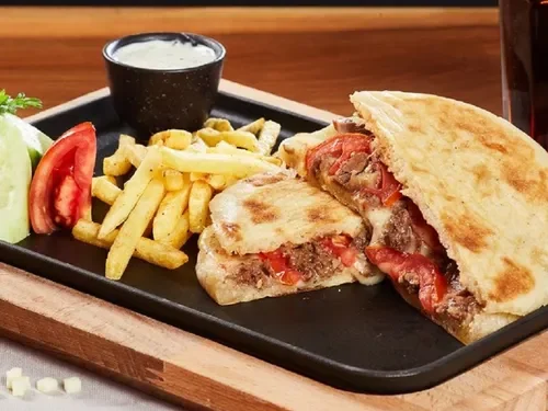 Kavurma & Kaşarlı Bazlama