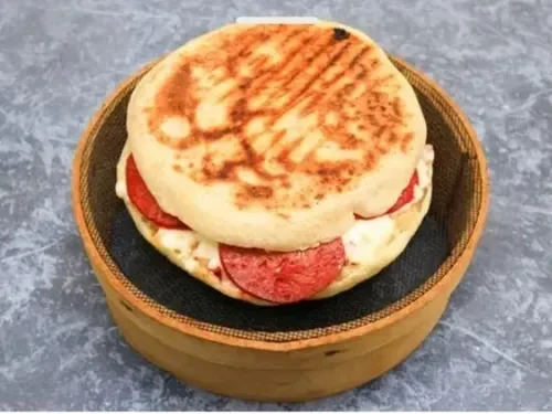 Yumurtalı Sucuklu Kaşarlı Bazlama