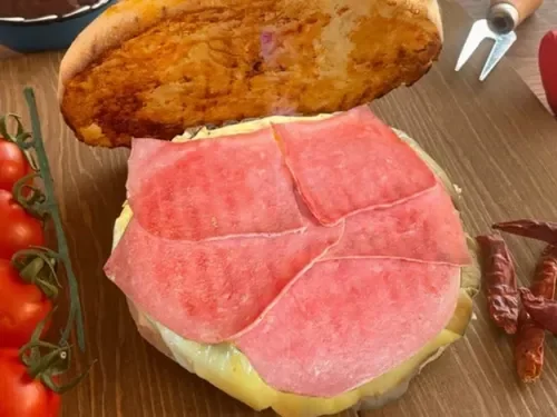 Dana Jambonlu Kaşarlı Bazlama