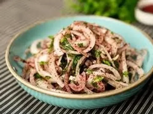 Sumak Soğan Salatası