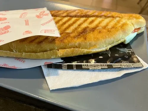 Yarım Ekmek Arası Kaşarlı Tost