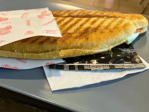 Yarım Ekmek Arası Kekikli Tost